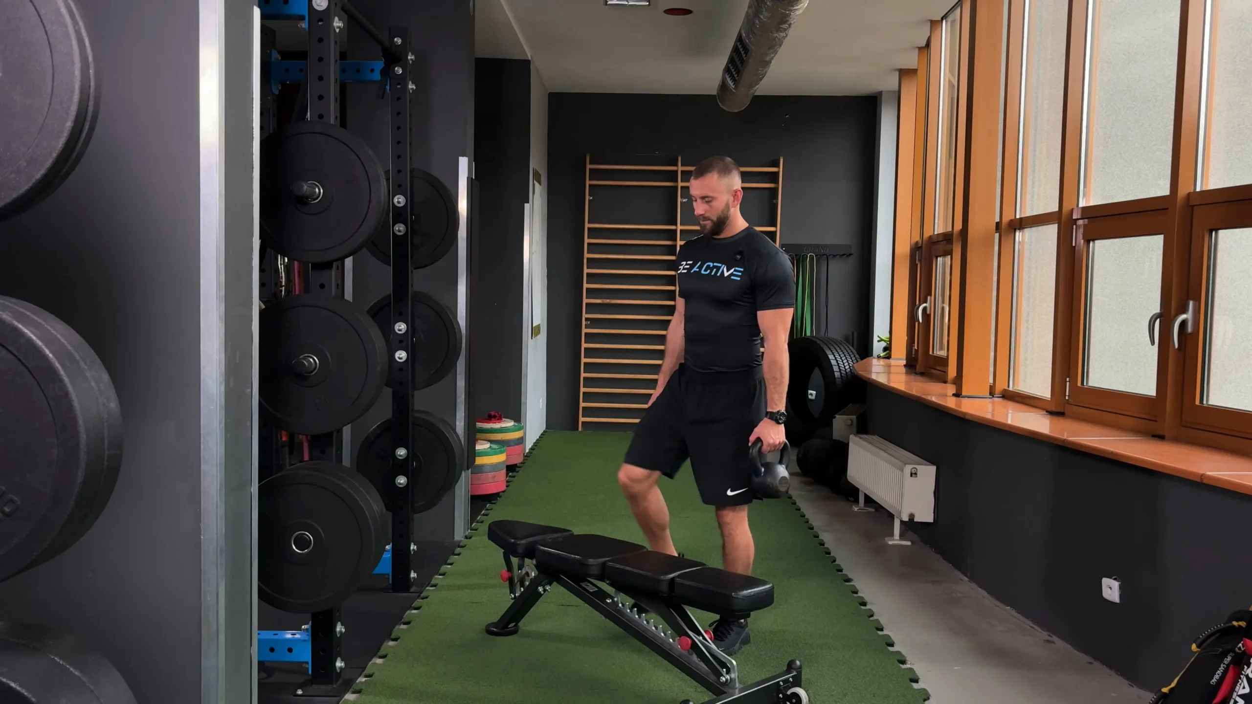 Wejścia na ławkę z kettlami