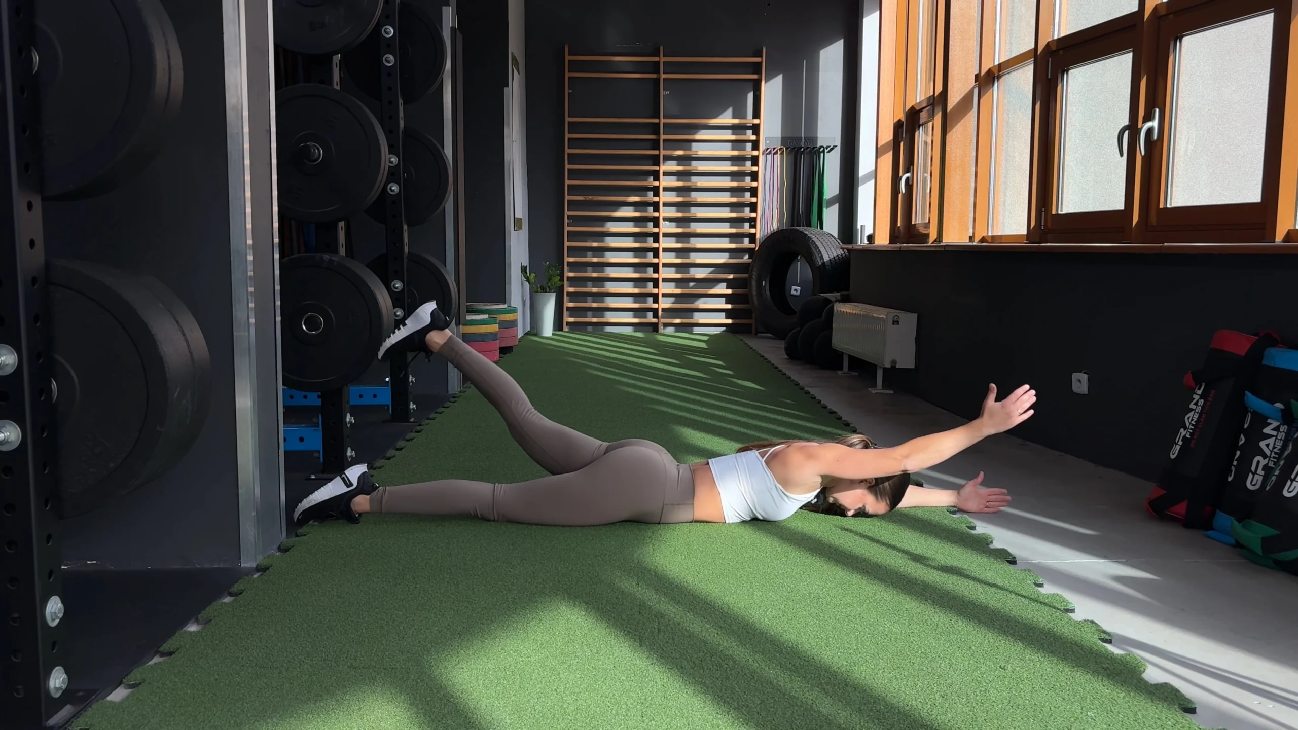 Naprzemienne unoszenie przeciwległych kończyn