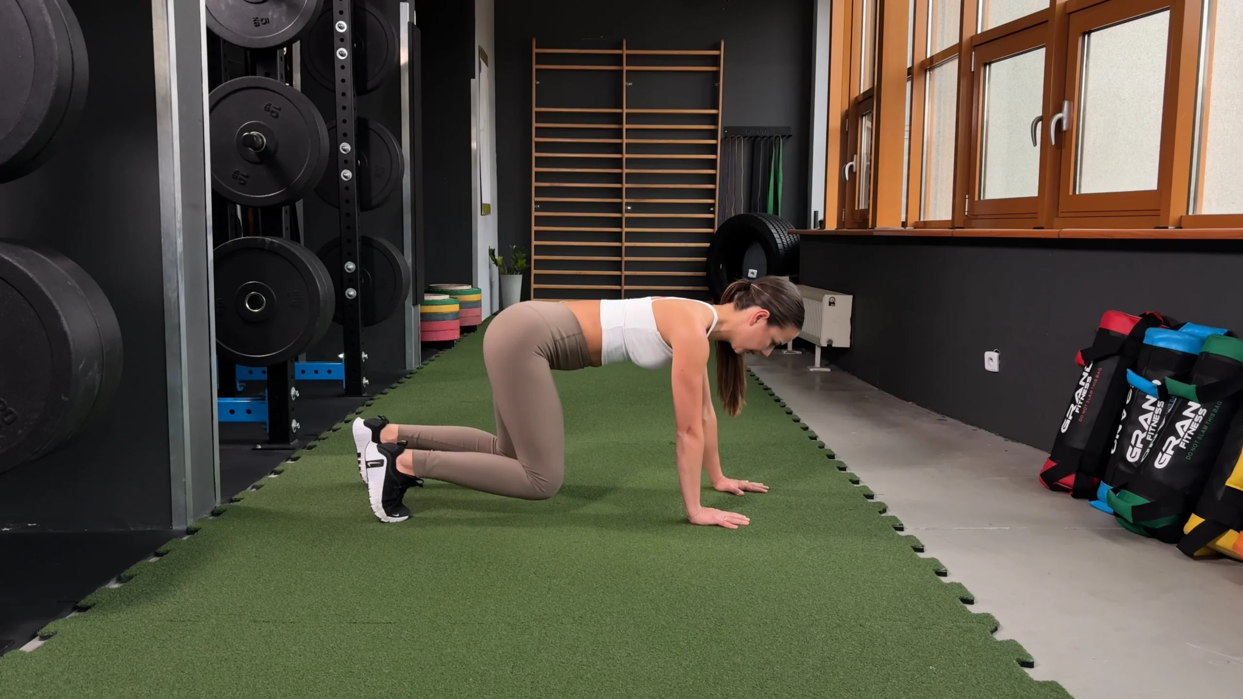 Bear Craw marsz w pozycji niedźwiedzia