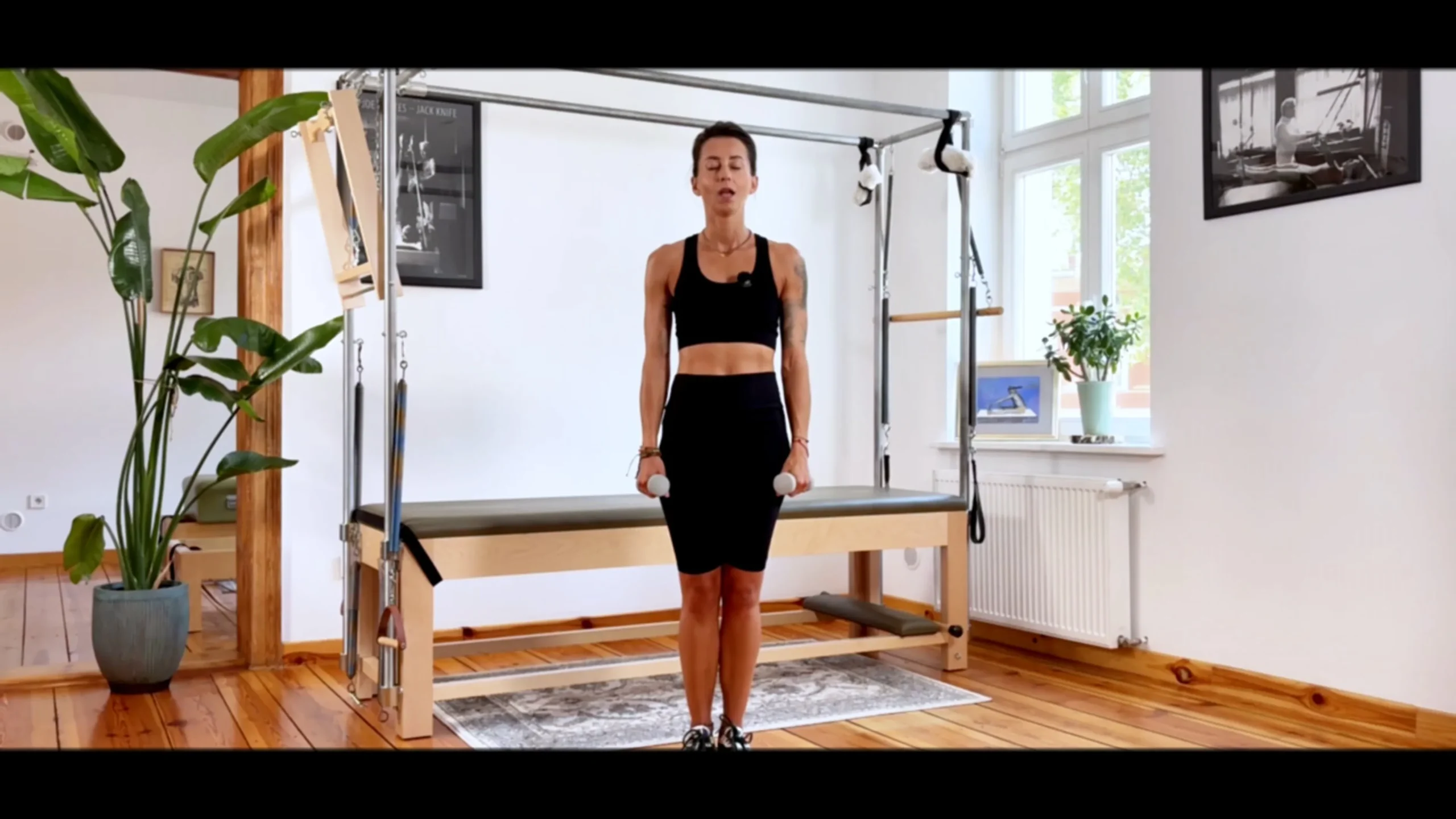 Arm Weights Basic – zaangażuj brzuch i plecy (dodaj na zakończenie treningu na macie)